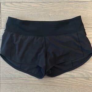 Lululemon Athletica Black Speed Up Low Rise Shorts 2.5” Sz 4